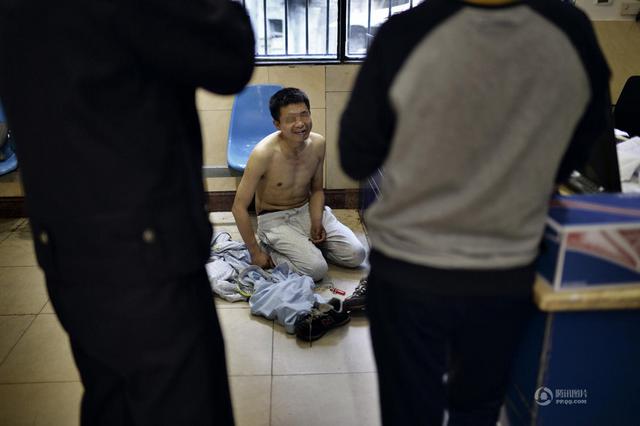 组图：摄影师记录重庆基层派出所1000多个日夜