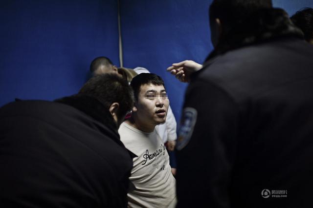 组图：摄影师记录重庆基层派出所1000多个日夜