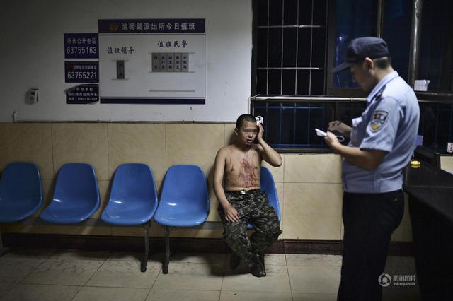 组图：摄影师记录重庆基层派出所1000多个日夜