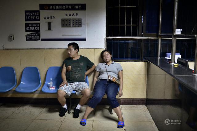 组图：摄影师记录重庆基层派出所1000多个日夜