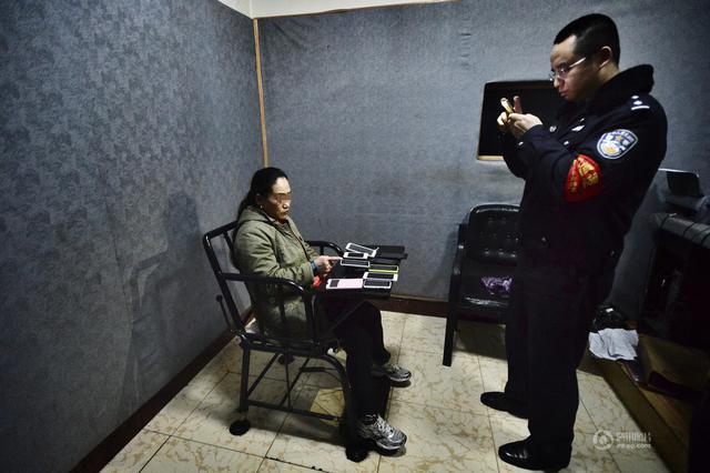 组图：摄影师记录重庆基层派出所1000多个日夜