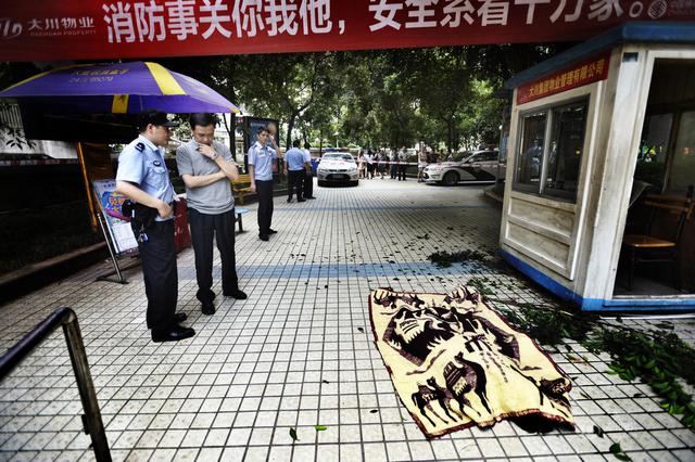 组图：摄影师记录重庆基层派出所1000多个日夜