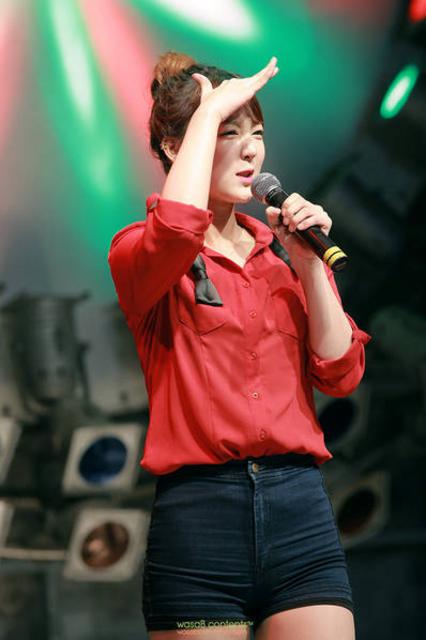 王思聪买下韩国女团当主播