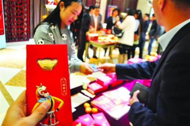 各种猴年生肖玩具饰物热卖 造型机灵格外受宠