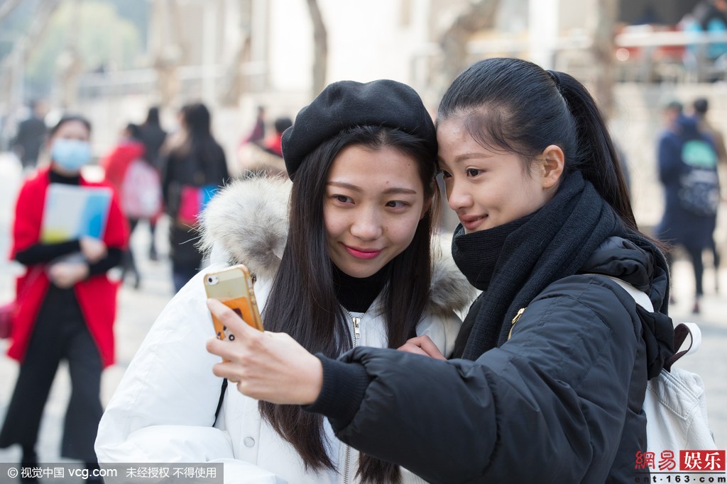 南京艺考众美女学生现身颜值高(组图)