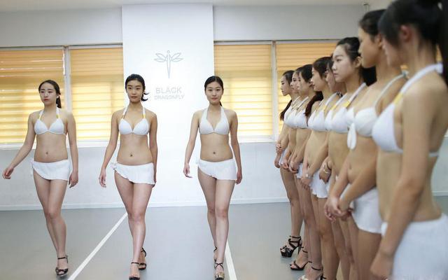 南京艺考众美女学生现身颜值高(组图) 南京艺考众美女学生现身颜值高(组图)