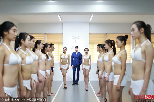 南京艺考众美女学生现身颜值高(组图) 南京艺考众美女学生现身颜值高(组图)