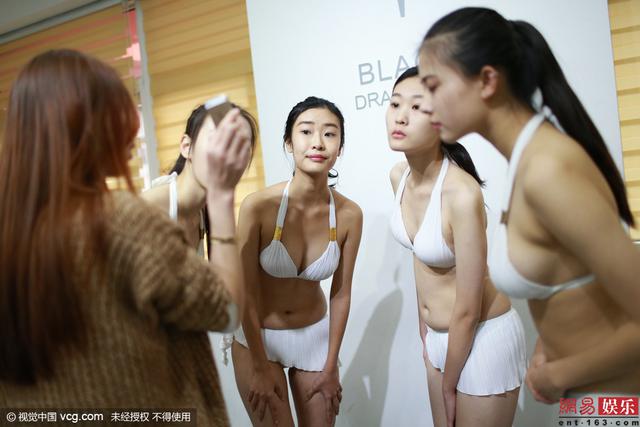 南京艺考众美女学生现身颜值高(组图) 南京艺考众美女学生现身颜值高(组图)