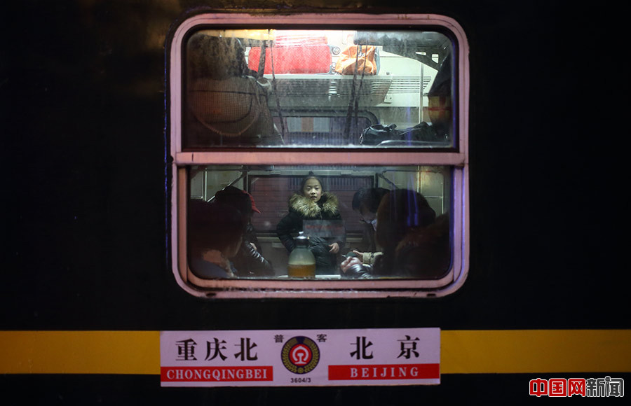 组图：北京春运首趟列车车窗特写