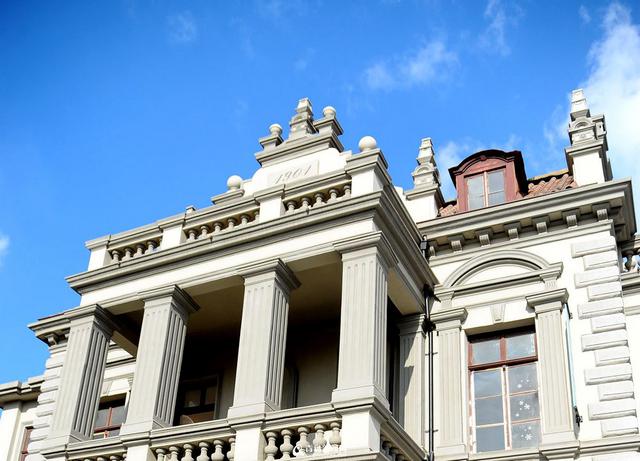 安娜别墅全球招商 百年老楼未来引关注(组图)