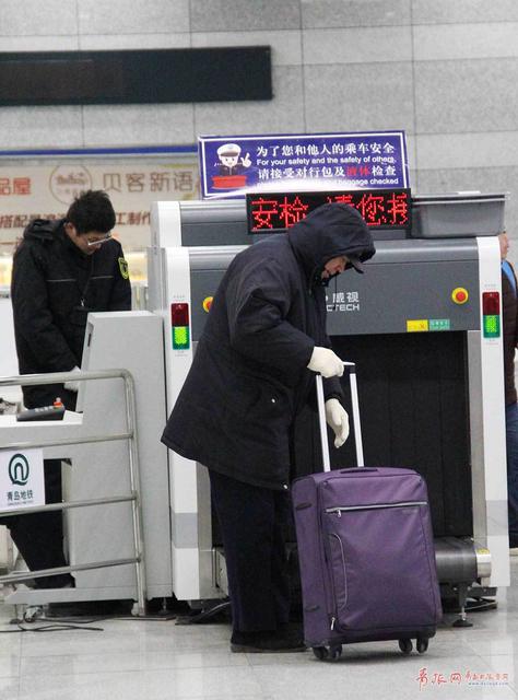实拍青岛地铁首个春运