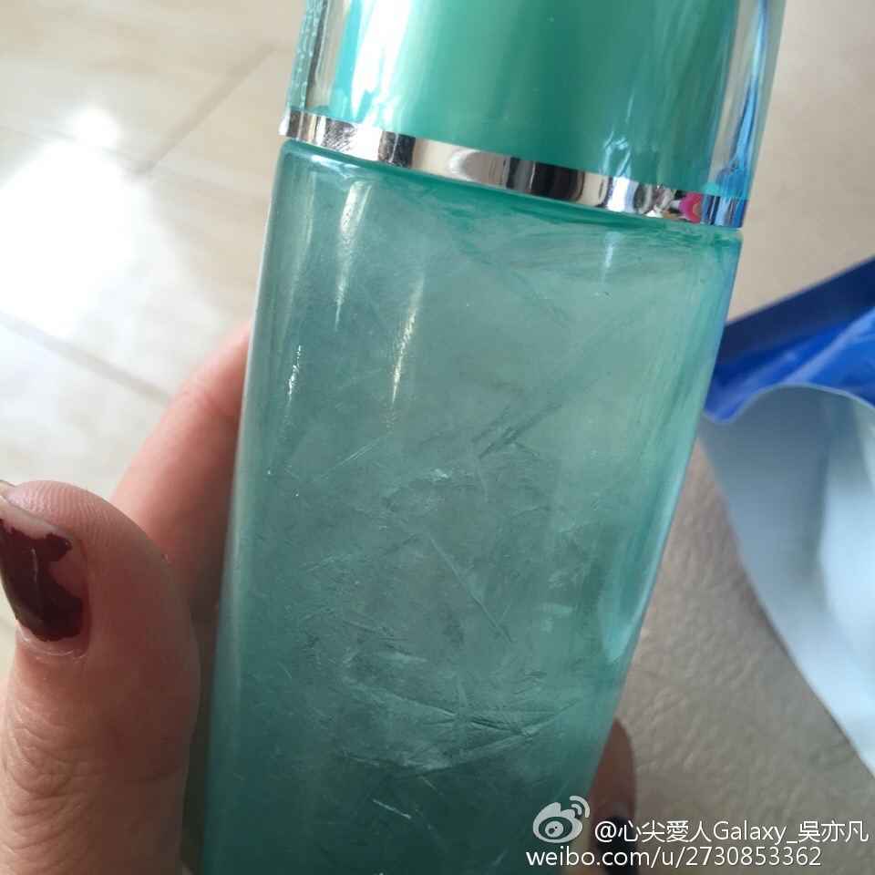 女子网购化妆品到手成冰坨 盘点冻住的快递