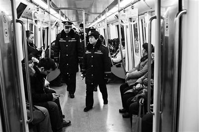 北京实施地铁禁止乞讨卖艺8个月 459人被查
