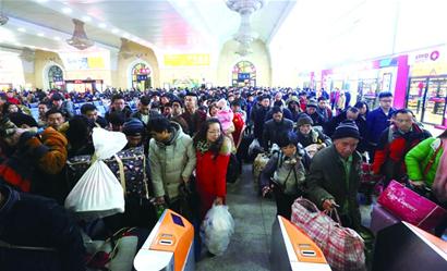 飞机5万人火车3.8万 春运迎首个高峰