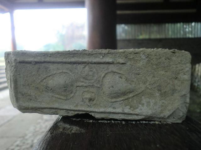 梁祝遗址现“心心相印”图案古墓砖