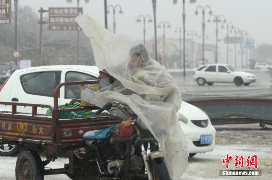 春节后首个工作日：部分高速仍封闭 返程大军受阻