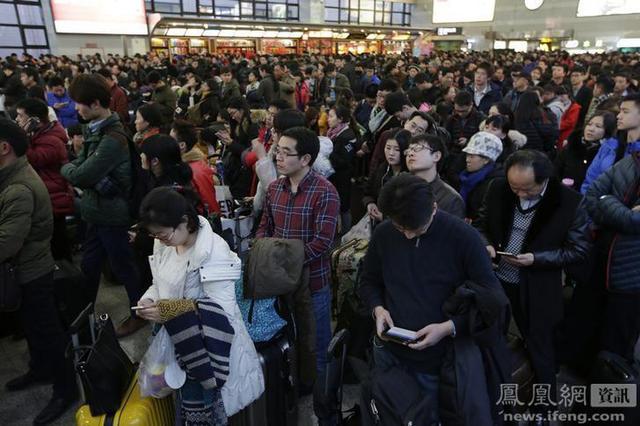 外媒镜头下的春运回家路