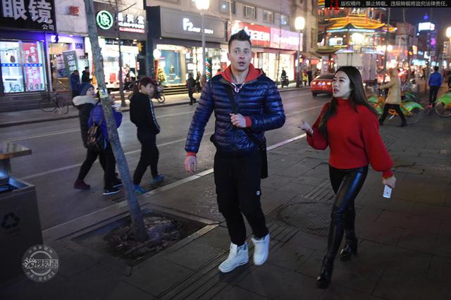90后“外模”美女经纪人