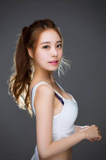 韩国性感电竞女主播：年入千万 竞争激烈