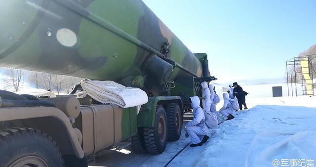 组图：东风31A洲际导弹演训近距照曝光