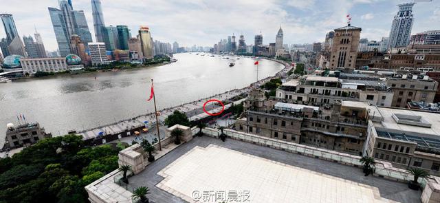 249亿像素火爆网络 上海外滩照惊现酒店裸男
