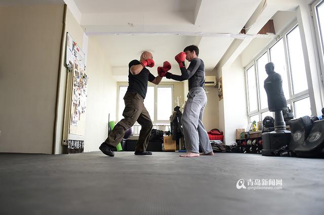 【新青年】80后以色列格斗术教头 卖车开武馆