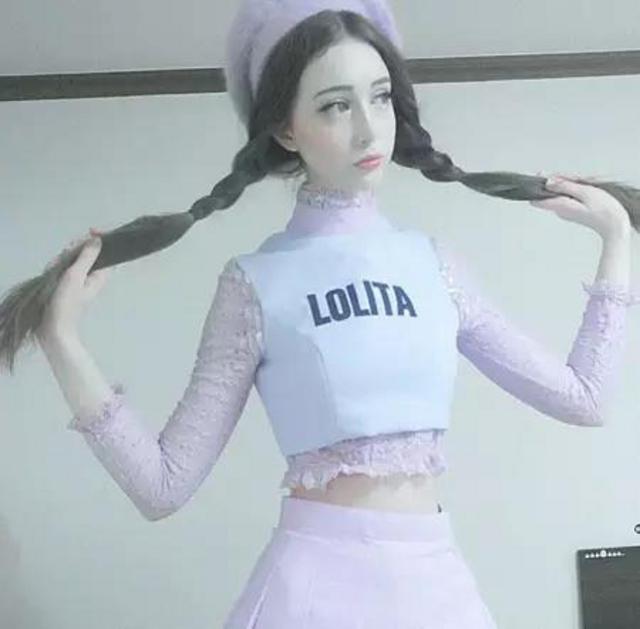 90后美女大学生蜂腰大长腿身材完美 酷似芭比(图) 90后美女大学生蜂腰大长腿身材完美 酷似芭比(图)