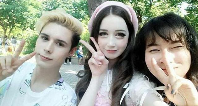 90后美女大学生蜂腰大长腿身材完美 酷似芭比(图) 90后美女大学生蜂腰大长腿身材完美 酷似芭比(图)