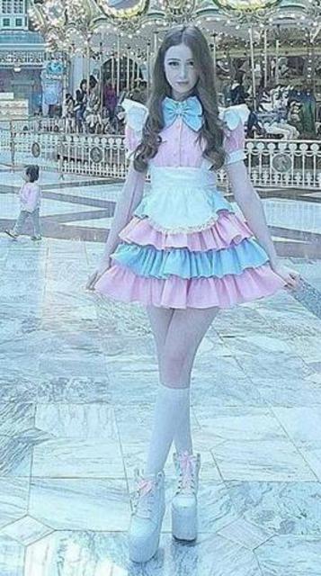 90后美女大学生蜂腰大长腿身材完美 酷似芭比(图) 90后美女大学生蜂腰大长腿身材完美 酷似芭比(图)