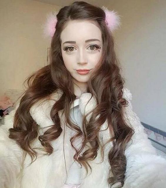 90后美女大学生蜂腰大长腿身材完美 酷似芭比(图) 90后美女大学生蜂腰大长腿身材完美 酷似芭比(图)