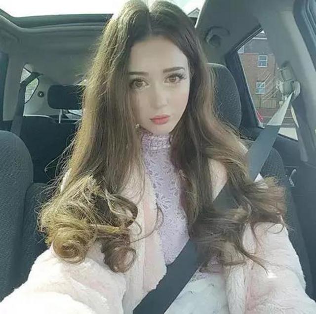 90后美女大学生蜂腰大长腿身材完美 酷似芭比(图) 90后美女大学生蜂腰大长腿身材完美 酷似芭比(图)