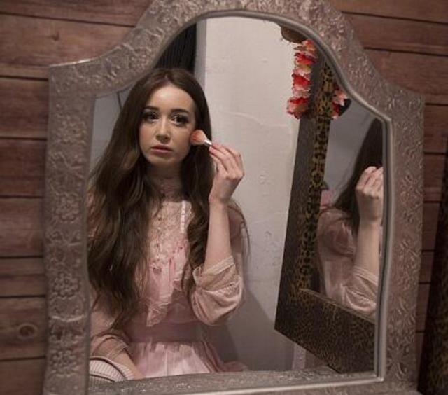 90后美女大学生蜂腰大长腿身材完美 酷似芭比(图) 90后美女大学生蜂腰大长腿身材完美 酷似芭比(图)