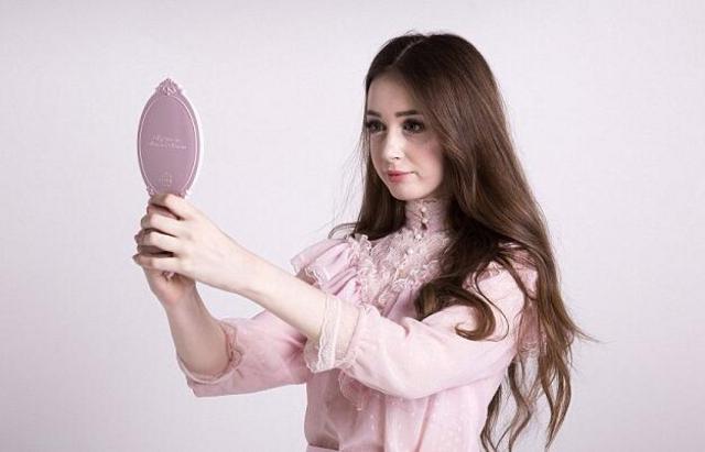 90后美女大学生蜂腰大长腿身材完美 酷似芭比(图) 90后美女大学生蜂腰大长腿身材完美 酷似芭比(图)