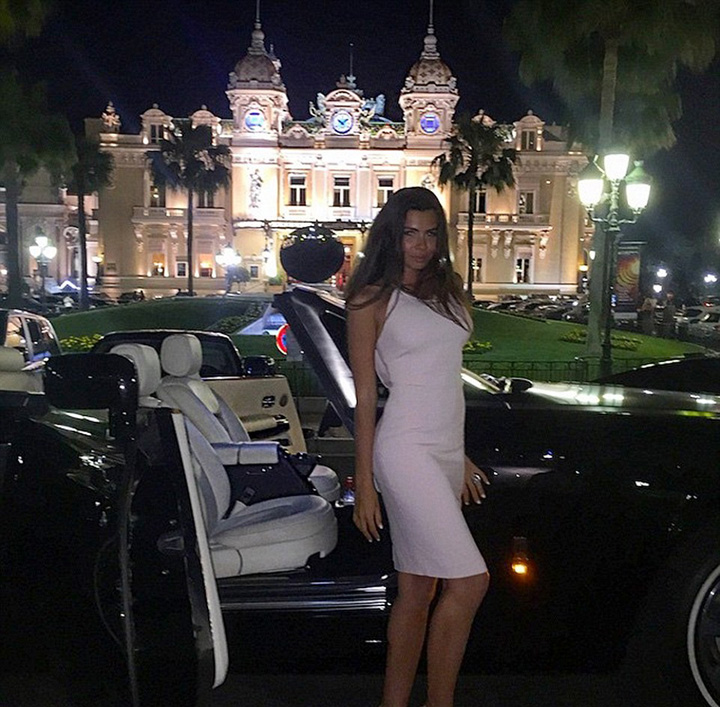 俄富二代网络炫富挥金如土被热议