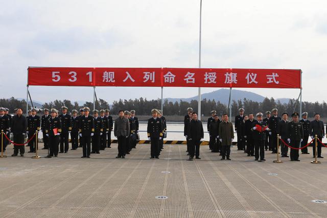 新一代导弹护卫舰湘潭舰入列中国海军