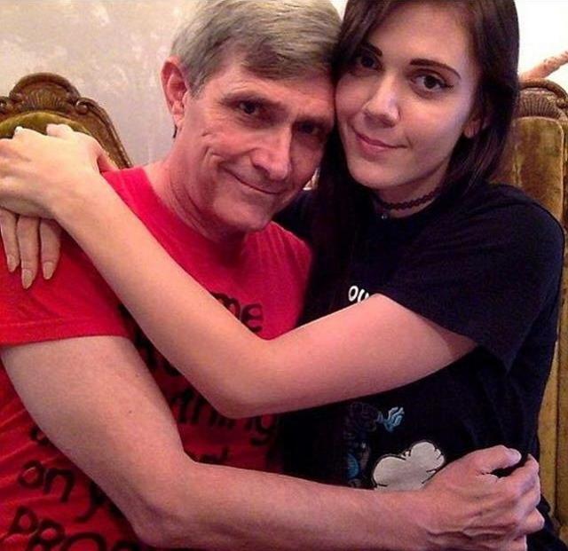 美老夫少妻相差33岁网上自信分享私生活