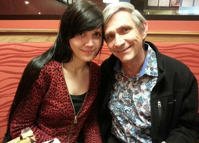 美老夫少妻相差33岁网上自信分享私生活