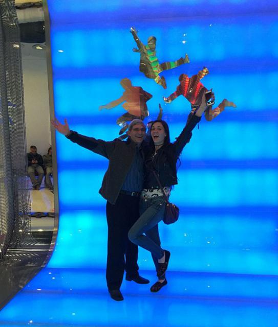 美老夫少妻相差33岁网上自信分享私生活