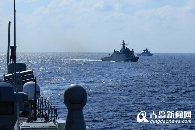 高清:亚丁湾上战舰列阵 中欧举行反海盗演练 高清:亚丁湾上战舰列阵 中欧举行反海盗演练