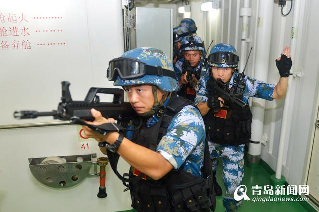 高清:亚丁湾上战舰列阵 中欧举行反海盗演练 高清:亚丁湾上战舰列阵 中欧举行反海盗演练