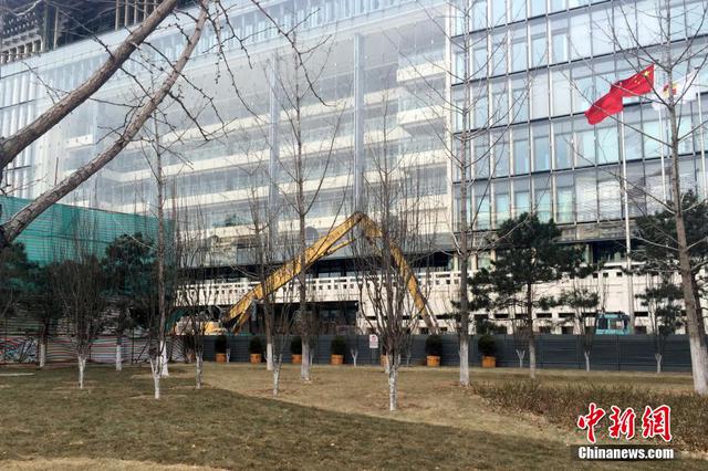 国家开发银行总部大楼前牌坊被拆除