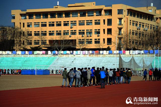 又到高校开学季 大学生&apos;铺天盖地&apos;晒被子