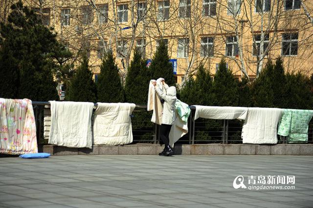 又到高校开学季 大学生&apos;铺天盖地&apos;晒被子