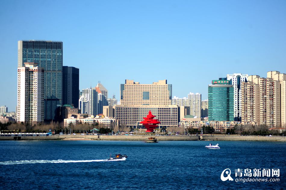 高清强劲春风吹散连日雾霾前海现纯粹青岛蓝