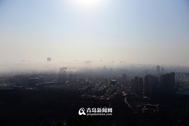 青岛现平流雾景观 高楼若隐若现美如画