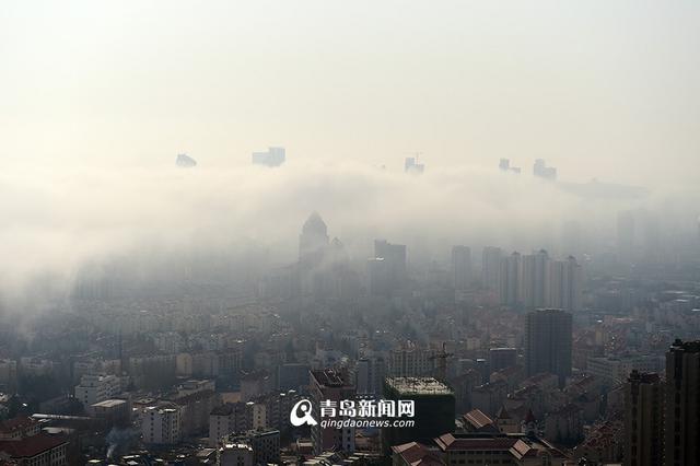 青岛现平流雾景观 高楼若隐若现美如画