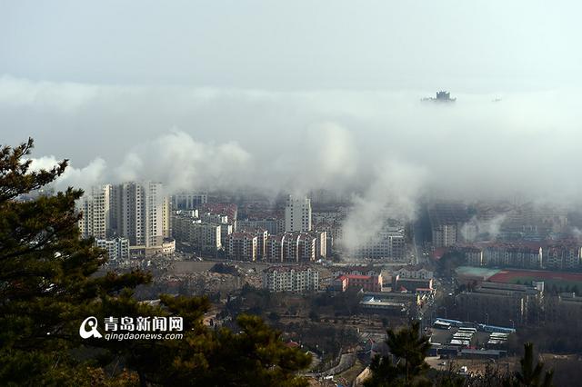 青岛现平流雾景观 高楼若隐若现美如画