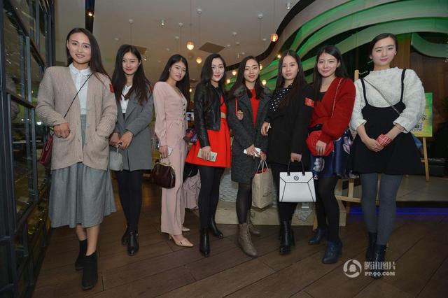 成都美女参加富豪相亲海选 争同游迪拜名额 成都美女参加富豪相亲海选 争同游迪拜名额