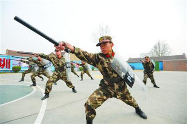 边防官兵应急处突训练 长枪短弩来比武 边防官兵应急处突训练 长枪短弩来比武