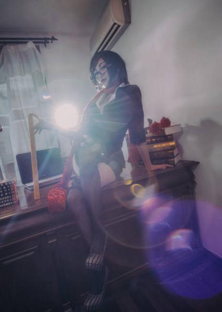 17岁高中女主播拥有逆天大长腿 最爱玩LOL